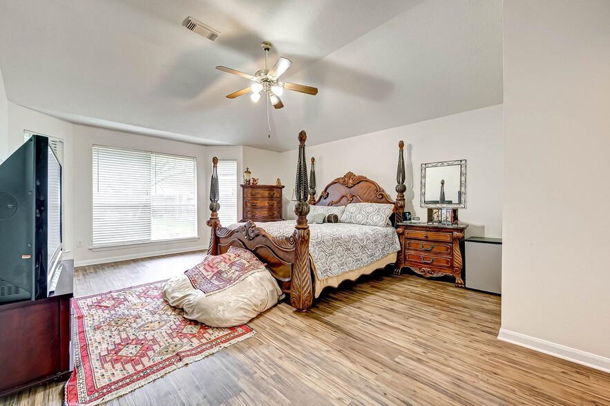 Building Photo - 1410 Greenway Village Dr