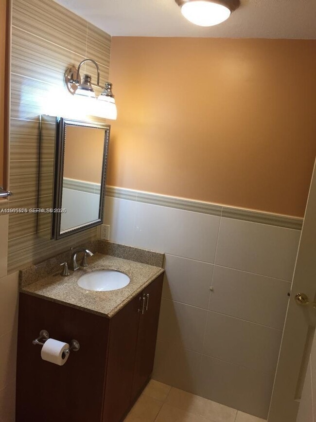 Building Photo - 9301 SW 92nd Ave