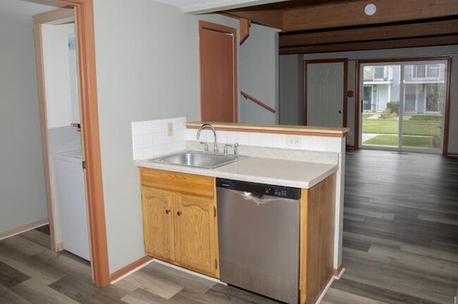 Building Photo - 363 Meadow Green Ln