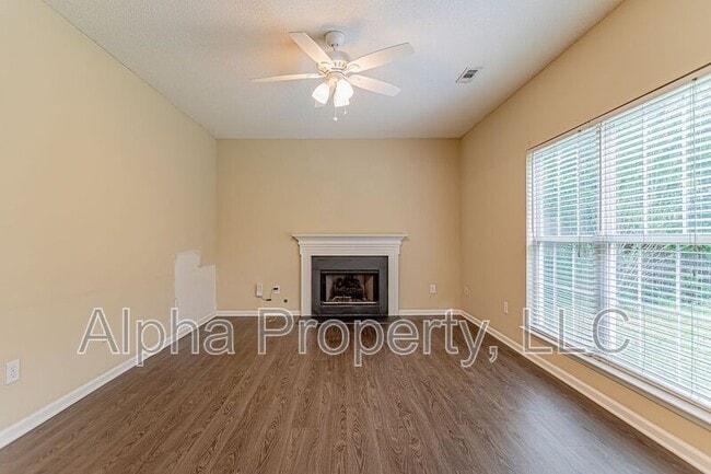 Building Photo - 8 Cotter Ln