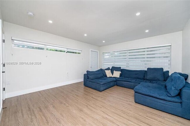 Building Photo - 3077 SW 5th St