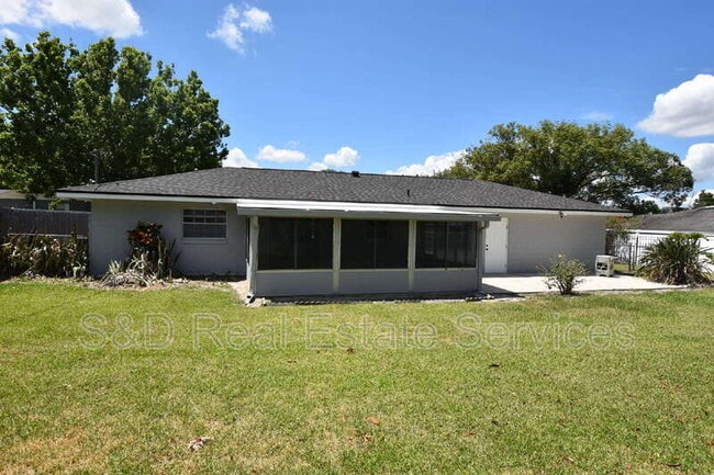 Building Photo - 204 Chaucer Ln