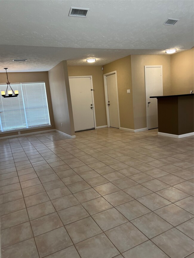 Building Photo - 8415 Blacksmith Dr