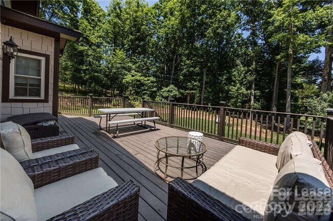 Building Photo - 8511 Viking Dr