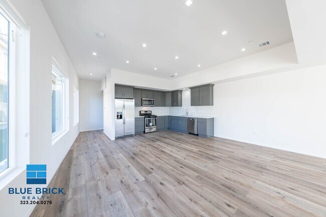 Building Photo - 5239-5241 Huntington Dr -