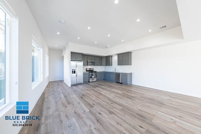 Building Photo - 5241 Huntington Dr N