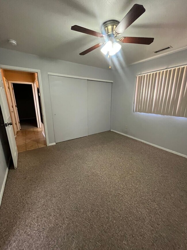 Building Photo - 9665 E Magma Dr