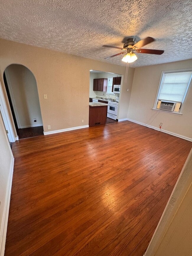 Building Photo - 817 Taylor Ave