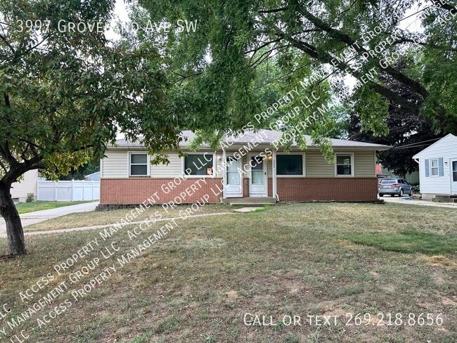 Building Photo - 3997 Groveland Ave SW