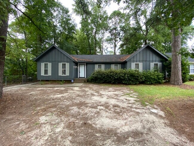 Primary Photo - NOW OFFERING FIRST FULL MONTH FREE IF MOVE...