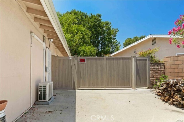 Building Photo - 16577 Knollwood Dr