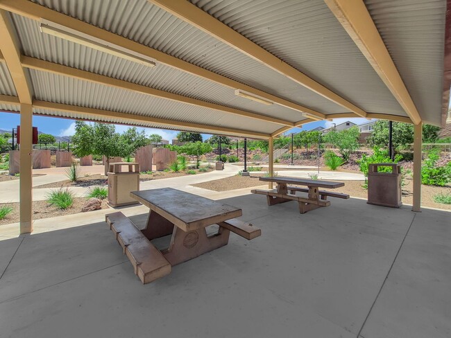 Building Photo - Beautiful Two bedroom 2 1/2 bath