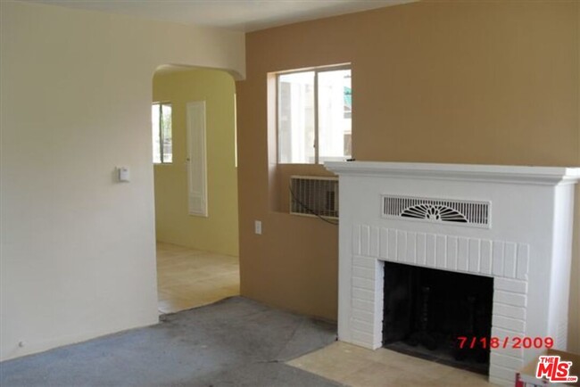 Building Photo - 993 W Hays St