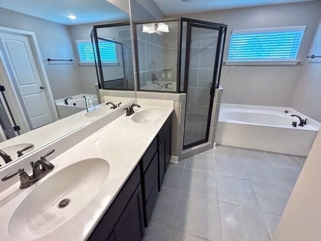 Building Photo - Now Leasing a 4 bedroom 2 bath home in May...
