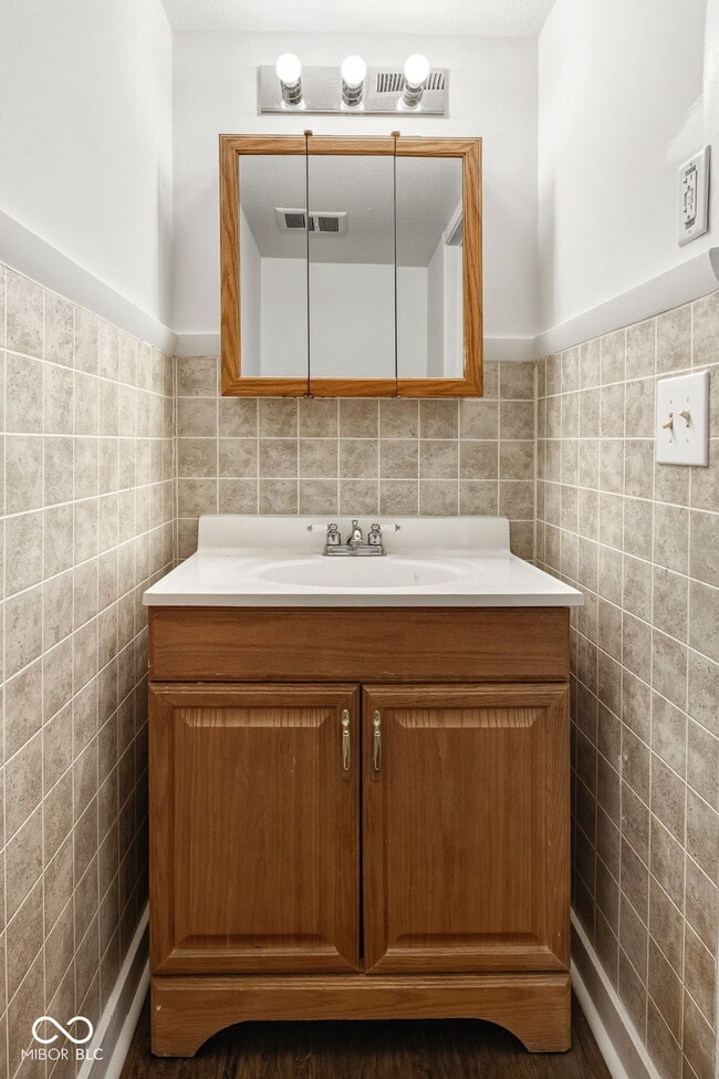 Building Photo - 7488 Countrybrook Dr