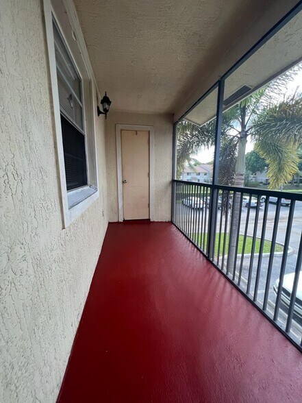 Building Photo - 1257 SW 46th Ave