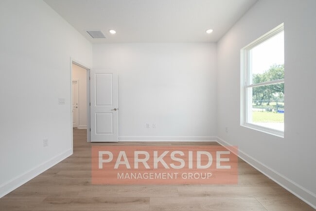 Building Photo - 1512 W 8th St