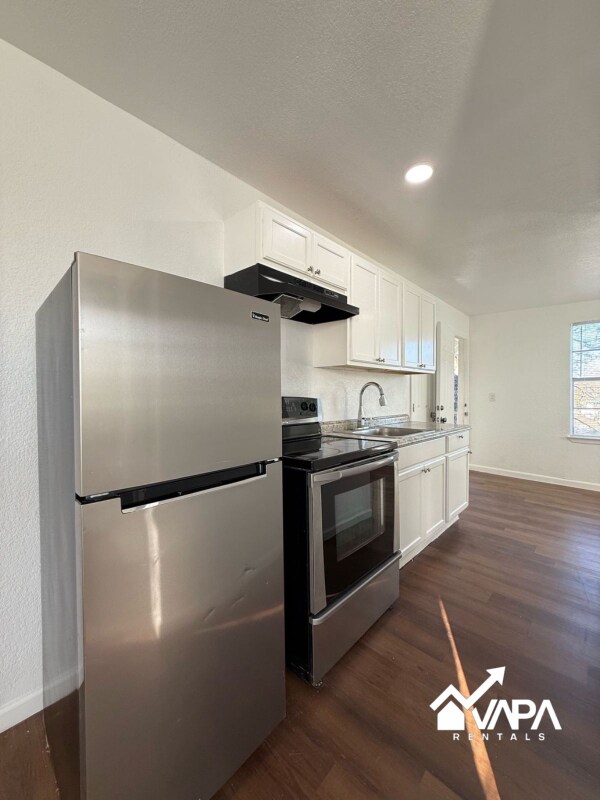 Building Photo - 206 Southlawn Ave