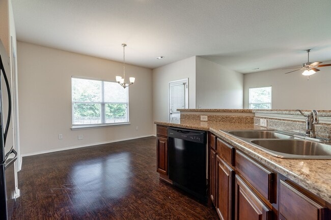 Building Photo - 3 Bedroom 2 Bath West Fay Home w/HUGE Backyard!