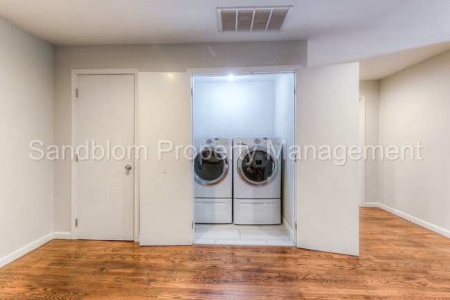 Building Photo - For Lease | Midtown Tulsa | $1625 Rent