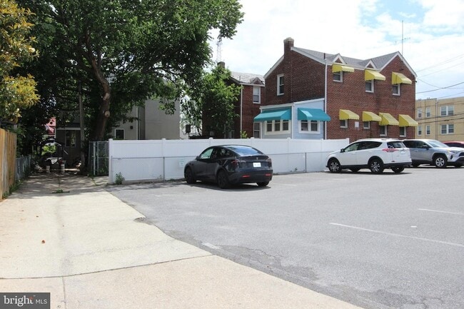 Building Photo - 38 Riggs Rd NE