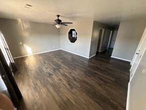 Building Photo - 1110 Farley Cir