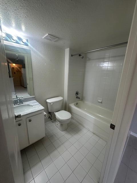 Building Photo - 141 SW Palm Dr