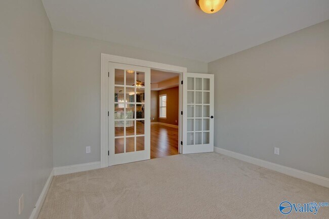 Building Photo - 5010 Montauk Trail SE