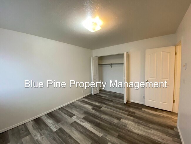 Building Photo - 2102 Stace St