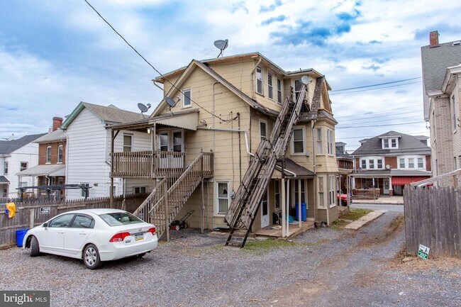 Building Photo - 37 S 13th St