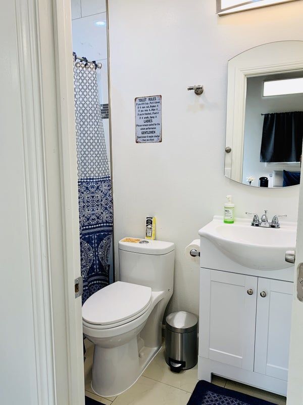 Building Photo - 9121 Oasis Ave
