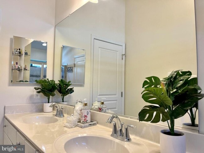 Building Photo - 2517 Francis Ln