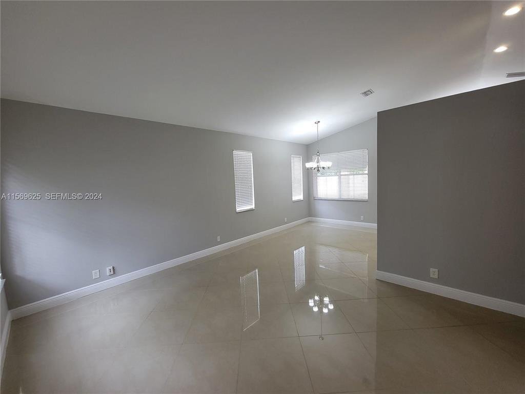 Building Photo - 928 Falling Water Rd
