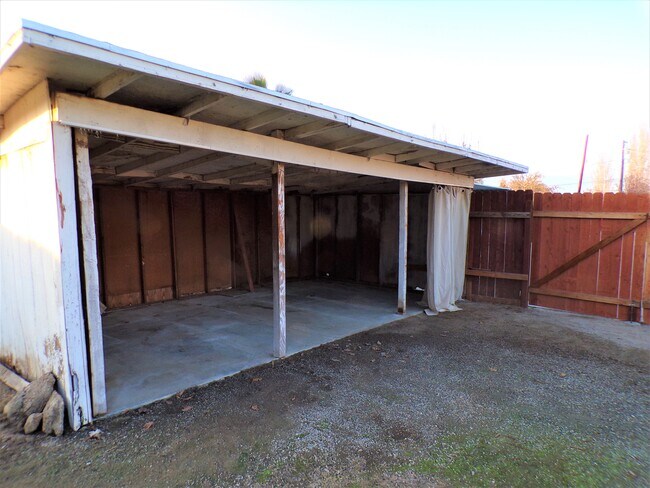 Building Photo - 14921 Sunnybank Ave