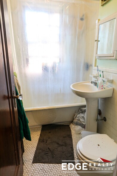 Building Photo - 36 Linnaean St