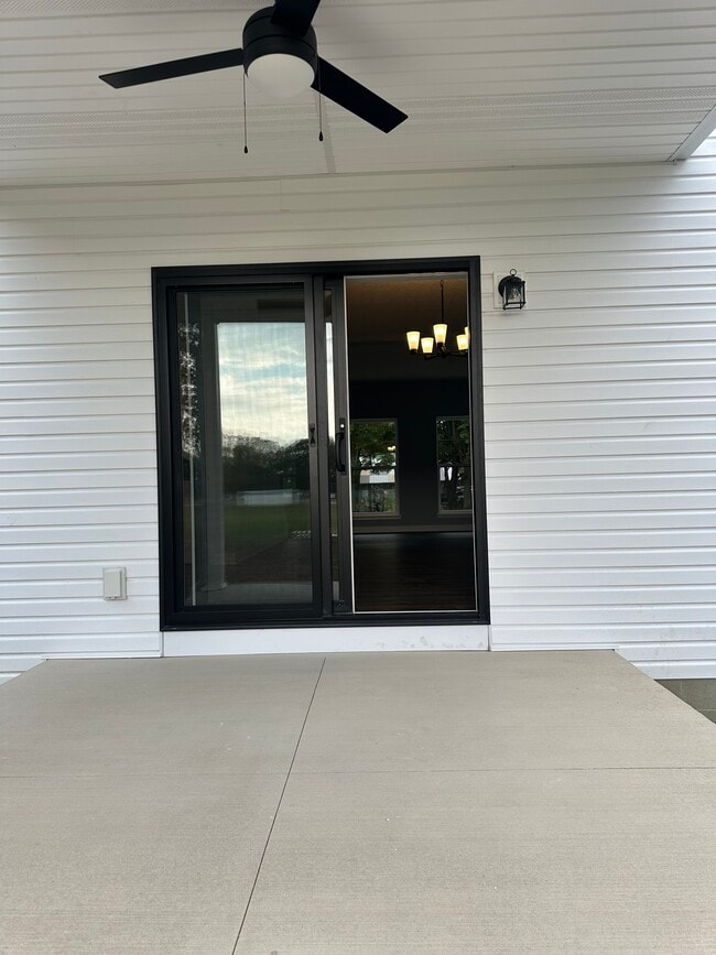 Building Photo - 4061 Main St