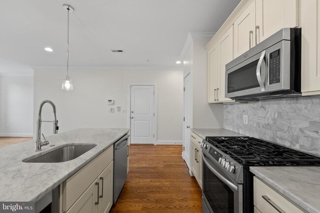 Building Photo - 1228 I St NE