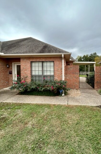 Front door and window of formal dining room - 806 Torribrooke Ln
