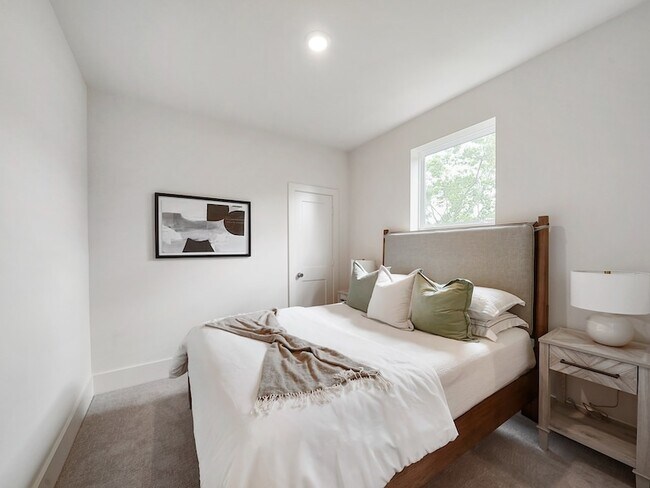 Building Photo - 861 Rachel St