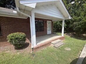 Building Photo - 988 Locust Dr NE