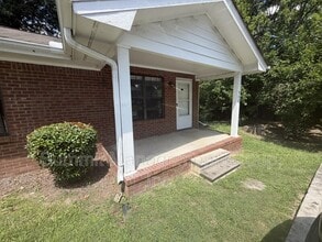 Building Photo - Locust Drive - 988