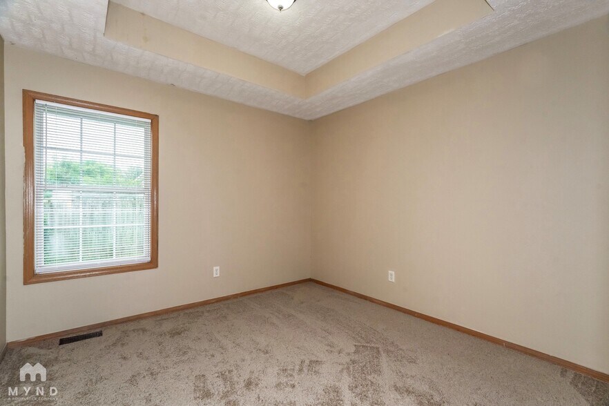 Building Photo - 410 W White Ash St