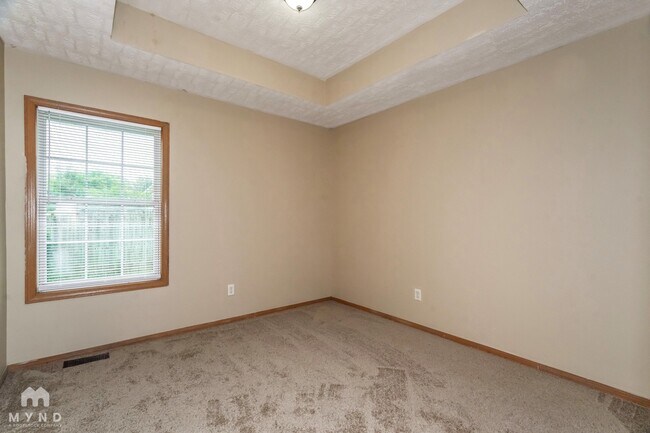 Building Photo - 410 W White Ash St