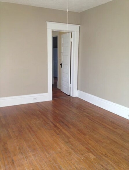 Building Photo - 1247 Plainfield Ave NE