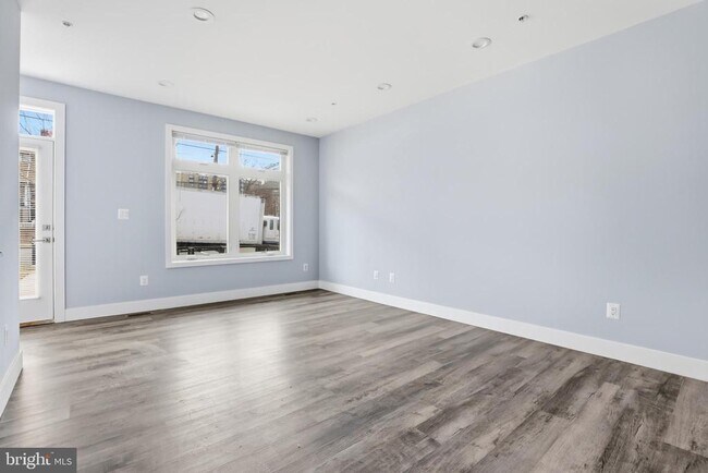 Building Photo - 2602 4th St NE