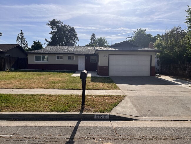 Primary Photo - 6172 N Marty Ave