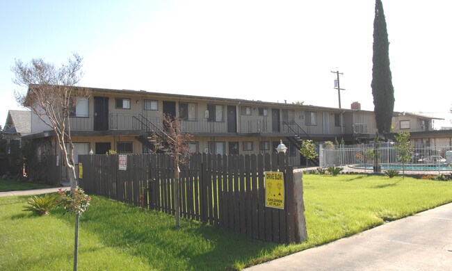 Vassar Apartments - 1526 E Vassar Ave