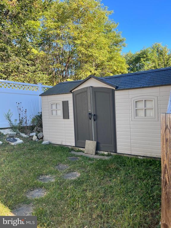 Building Photo - 199 Rumbling Rock Rd