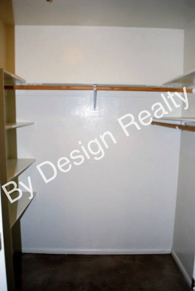 Building Photo - Mountain Ave 3 Bed 2 Bath Home - Contemporary Block Construction