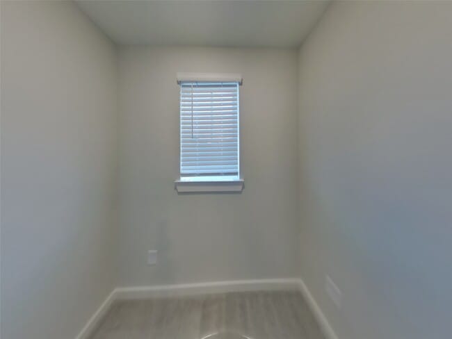 Building Photo - 9835 Willow Creek Commerce Dr